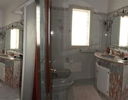 Angolo Di Paradiso Bed & Breakfast 4*